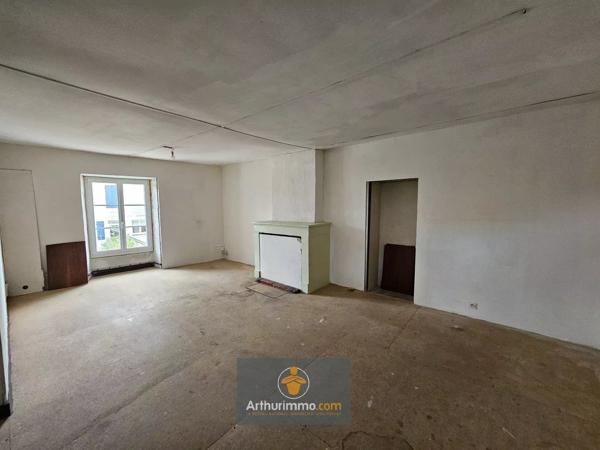 Vente                                                      Immeuble
                        
                     6 pièces                      199 m2                     à Courçon
