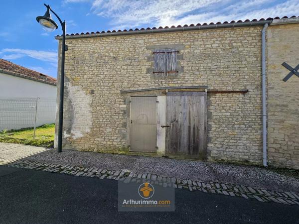 Vente                                                      Immeuble
                        
                     6 pièces                      199 m2                     à Courçon