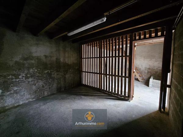 Vente                                                      Immeuble
                        
                     6 pièces                      199 m2                     à Courçon