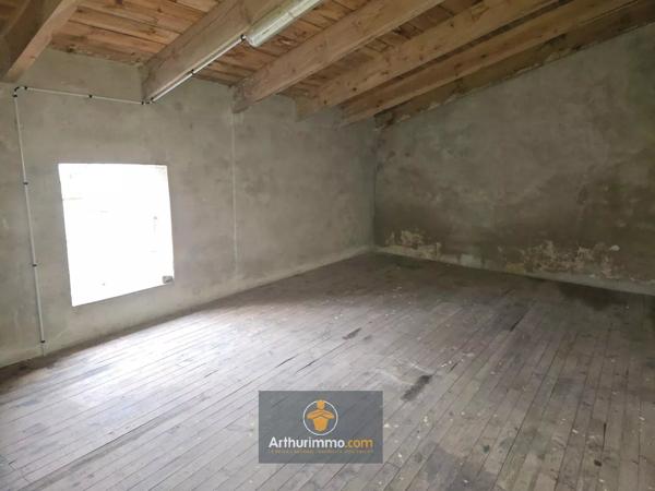 Vente                                                      Immeuble
                        
                     6 pièces                      199 m2                     à Courçon