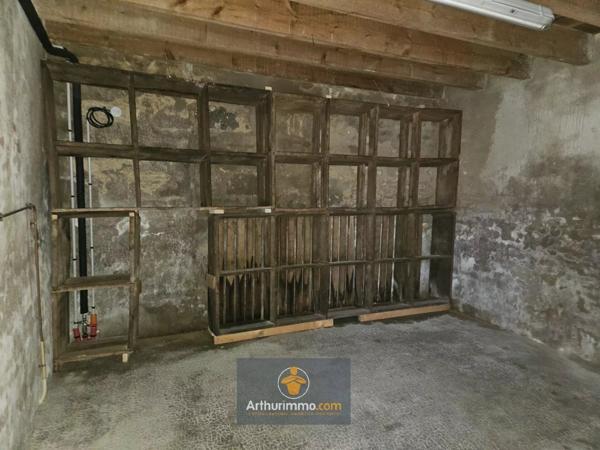 Vente                                                      Immeuble
                        
                     6 pièces                      199 m2                     à Courçon
