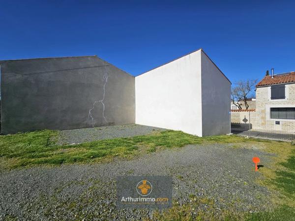 Vente                                                      Immeuble
                        
                     6 pièces                      199 m2                     à Courçon