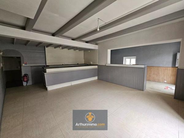 Vente                                                      Immeuble
                        
                     6 pièces                      199 m2                     à Courçon