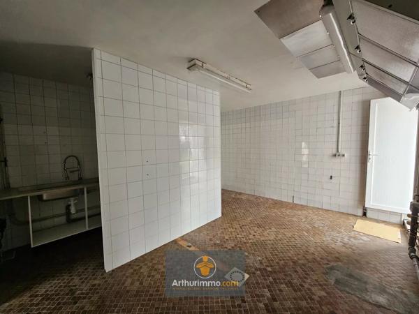 Vente                                                      Immeuble
                        
                     6 pièces                      199 m2                     à Courçon