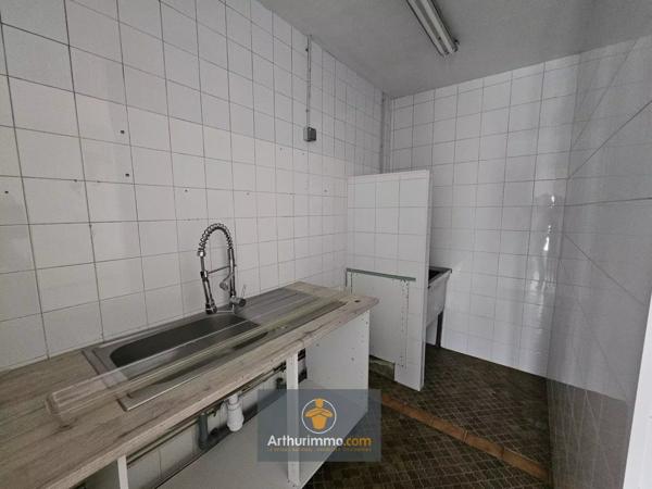 Vente                                                      Immeuble
                        
                     6 pièces                      199 m2                     à Courçon