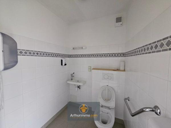 Vente                                                      Immeuble
                        
                     6 pièces                      199 m2                     à Courçon