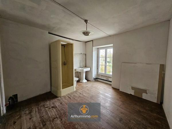 Vente                                                      Immeuble
                        
                     6 pièces                      199 m2                     à Courçon