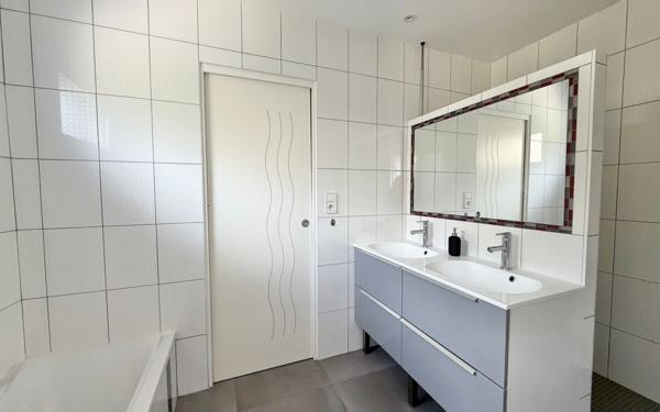 Maison à vendre    9 pièces •  Castelnau-de-Médoc