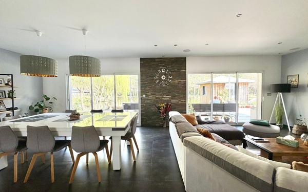 Maison à vendre    9 pièces •  Castelnau-de-Médoc