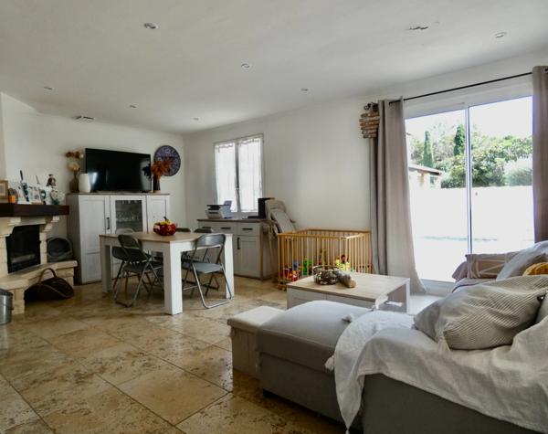 Maison à vendre de 93 m² climatisée a SAINT GILLES (30) avec dépendance et piscine