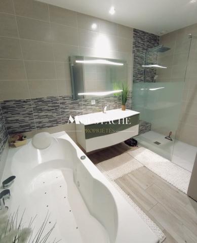 APPARTEMENT HAUT DE GAMME - AU DERNIER ÉTAGE & VUE DÉGAGÉE -