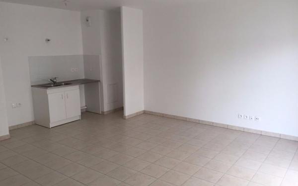 Appartement à louer    1 pièce • 50 m2 Saint-Denis