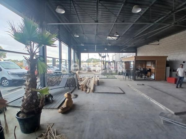 A LOUER Local commercial  de 427 m2