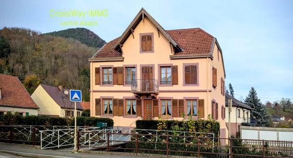 Pour investisseur : immeuble 2 appartements en location + 6 garages