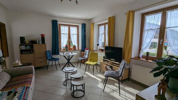 Pour investisseur : immeuble 2 appartements en location + 6 garages