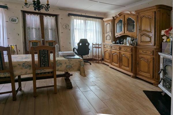 Pour investisseur : immeuble 2 appartements en location + 6 garages