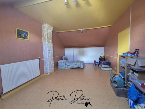 À VENDRE – Maison familiale 5 chambres sur sous-sol total + grand garage – Terrain de 1000 m²