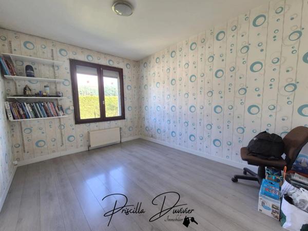 À VENDRE – Maison familiale 5 chambres sur sous-sol total + grand garage – Terrain de 1000 m²