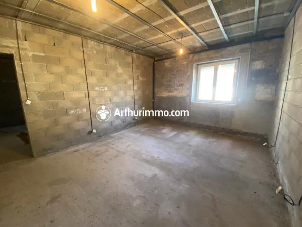 Vente                                                      Garage
                        
                                         75 m2                     à Ballans