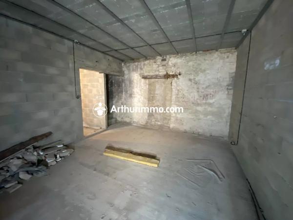 Vente                                                      Garage
                        
                                         75 m2                     à Ballans