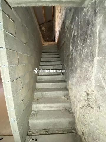 Vente                                                      Garage
                        
                                         75 m2                     à Ballans