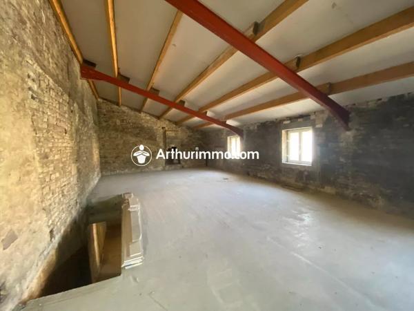 Vente                                                      Garage
                        
                                         75 m2                     à Ballans