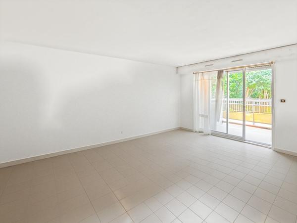 Le Cannet 2 pièces 45 m2 - box - piscine