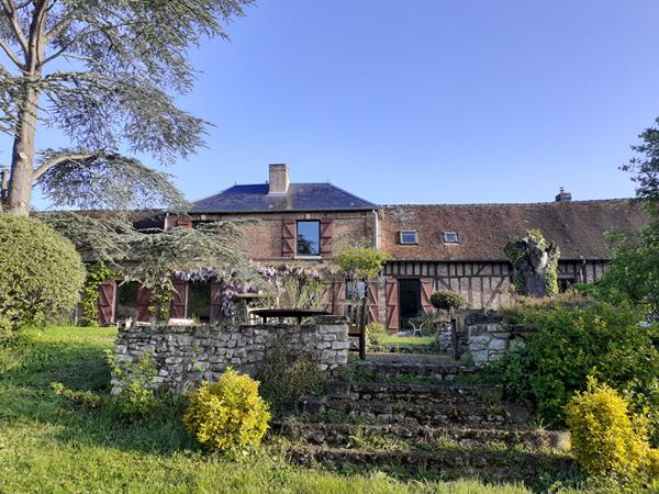 BEAUVAIS PROCHE MAISON 9 PIECES SEJOUR SALLE A MANGER CUISINE SUITE PARENTALE 4 CHAMBRES BUREAU SALLE D'EAU DEPENDANCES GARAGE DOUBLE CAVE JARDIN DE PLUS DE 3800M²