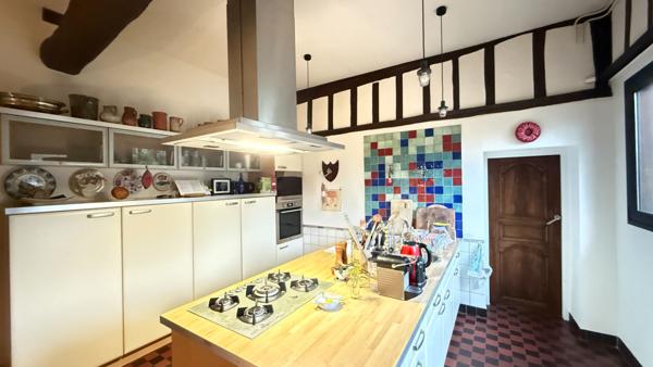 BEAUVAIS PROCHE MAISON 9 PIECES SEJOUR SALLE A MANGER CUISINE SUITE PARENTALE 4 CHAMBRES BUREAU SALLE D'EAU DEPENDANCES GARAGE DOUBLE CAVE JARDIN DE PLUS DE 3800M²