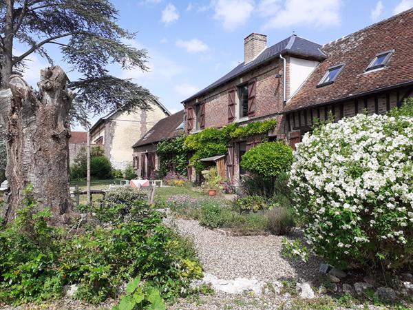 BEAUVAIS PROCHE MAISON 9 PIECES SEJOUR SALLE A MANGER CUISINE SUITE PARENTALE 4 CHAMBRES BUREAU SALLE D'EAU DEPENDANCES GARAGE DOUBLE CAVE JARDIN DE PLUS DE 3800M²