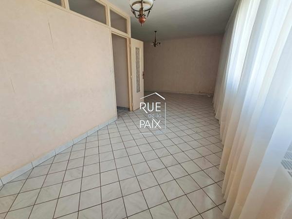 86100 CHATELLERAULT Charmante Maison Familiale avec Jardin et Garage