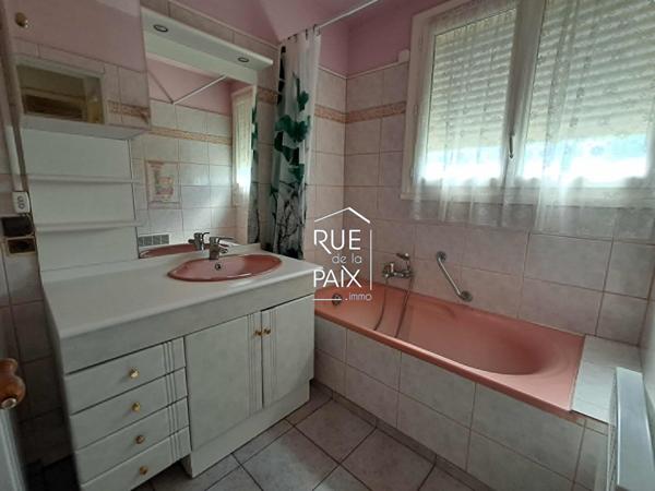 86100 CHATELLERAULT Charmante Maison Familiale avec Jardin et Garage