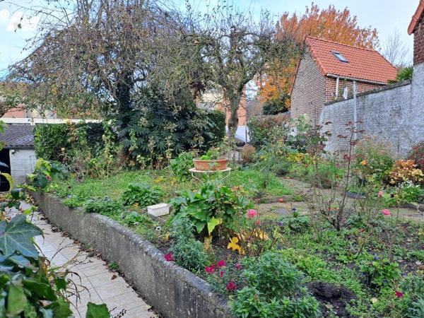 Maison de centre ville avec garage et jardin