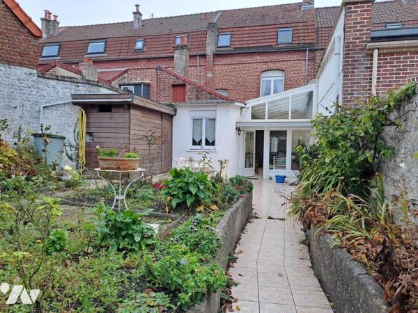 Maison de centre ville avec garage et jardin