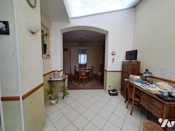 Maison de centre ville avec garage et jardin