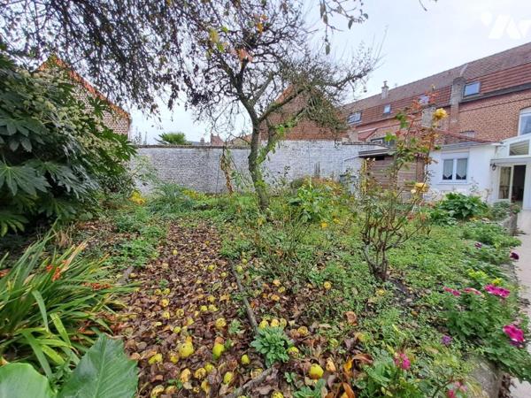 Maison de centre ville avec garage et jardin