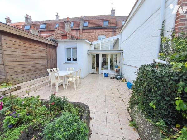 Maison de centre ville avec garage et jardin