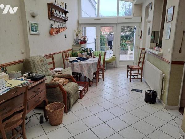 Maison de centre ville avec garage et jardin