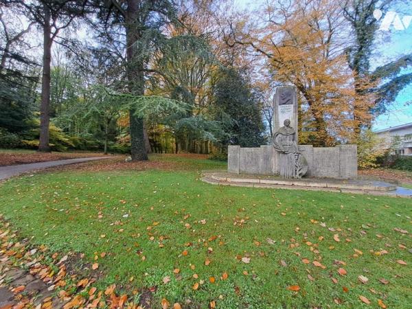 Maison de centre ville avec garage et jardin