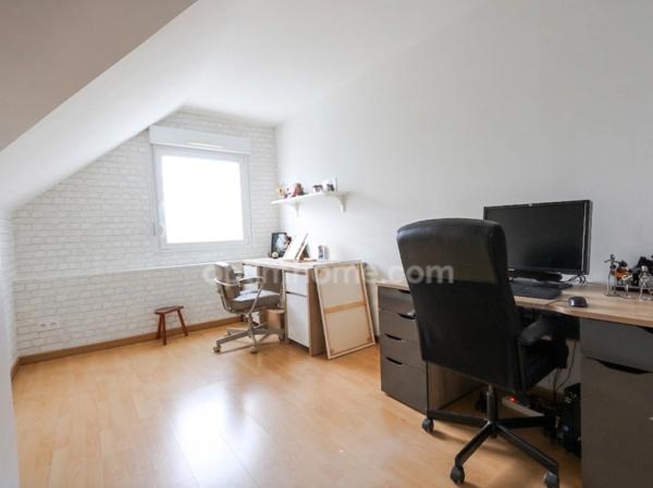YUTZ - MAISON MITOYENNE 5 PIECES AVEC 3 CHAMBRES, TERRASSE, JARDIN ET GARAGE !