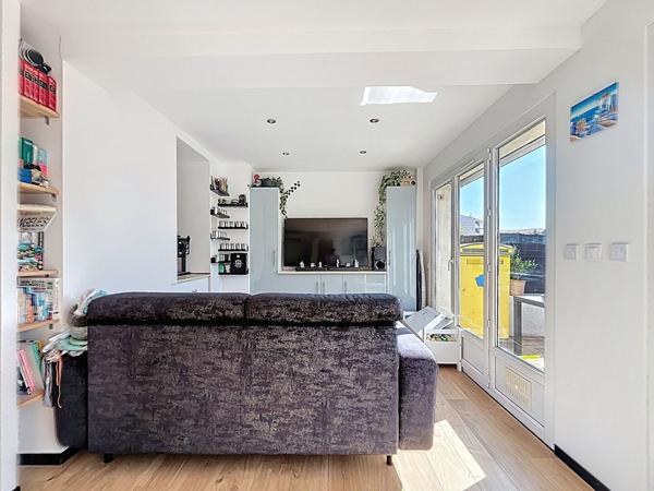 Gardanne - Appartement 3 pièces - 66.6 m2 - terrasse 27 m2 - cave 25 m2 - garage commun - coeur de ville