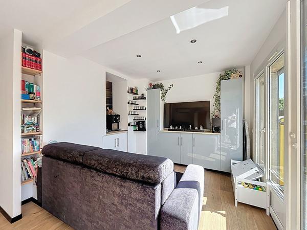 Gardanne - Appartement 3 pièces - 66.6 m2 - terrasse 27 m2 - cave 25 m2 - garage commun - coeur de ville