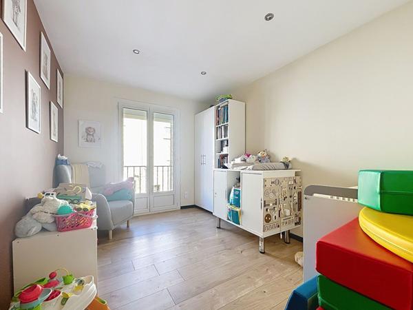 Gardanne - Appartement 3 pièces - 66.6 m2 - terrasse 27 m2 - cave 25 m2 - garage commun - coeur de ville