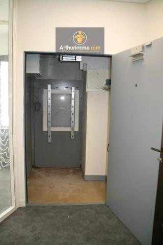 Vente                                                      Local commercial
                        
                                                            à Josselin