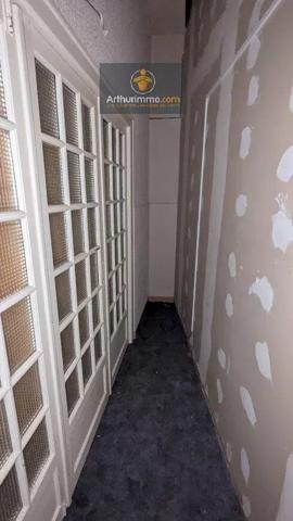 Vente                                                      Local commercial
                        
                                                            à Josselin