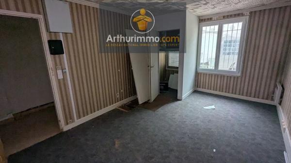 Vente                                                      Local commercial
                        
                                                            à Josselin