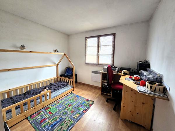 Maison Sourdun/ 5 min de Provins. 5 pièces 3 chambres / bus, écoles, pharmacie, commerces sur place, gare 5 km!