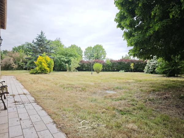 MAISON JARDIN DEPENDANCES Lezay (79120)