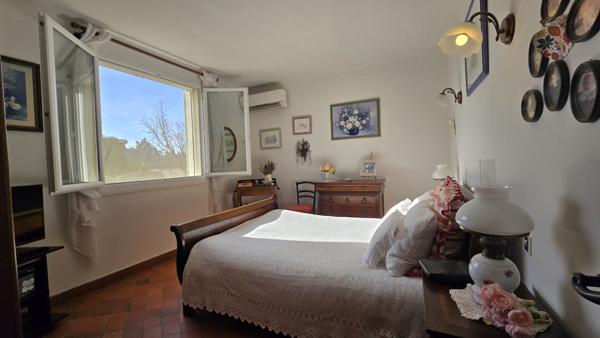 L'Isle-sur-la-Sorgue (84800) VILLA TRADITIONNELLE 117m² avec 3 CHAMBRES, CAVE,GARAGE - 10min A PIED DU CENTRE VILLE