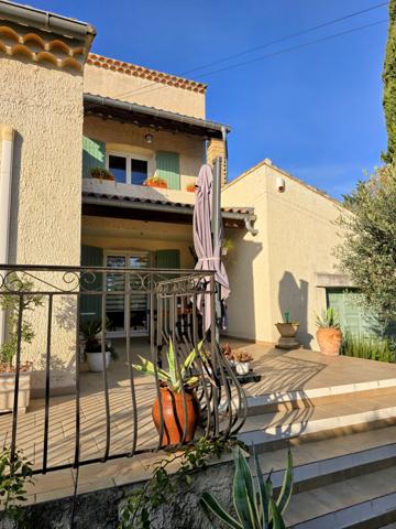 L'Isle-sur-la-Sorgue (84800) VILLA TRADITIONNELLE 117m² avec 3 CHAMBRES, CAVE,GARAGE - 10min A PIED DU CENTRE VILLE